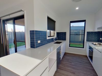 10 Bradford Circuit, Dubbo