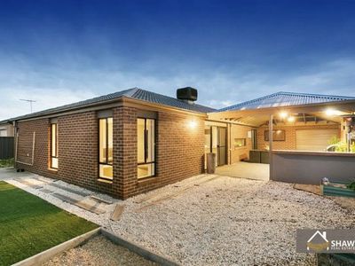 6 Field Street, Manor Lakes