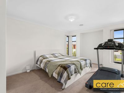 26 Verdant Avenue, Officer