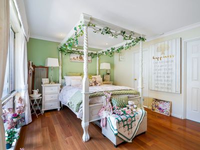 42 Cale Street, Como