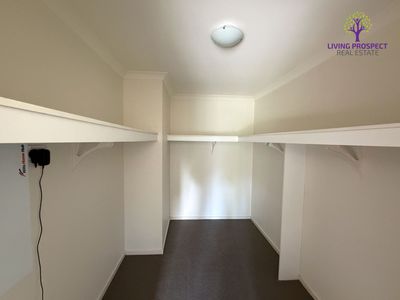 11 Aruba Avenue, Point Cook