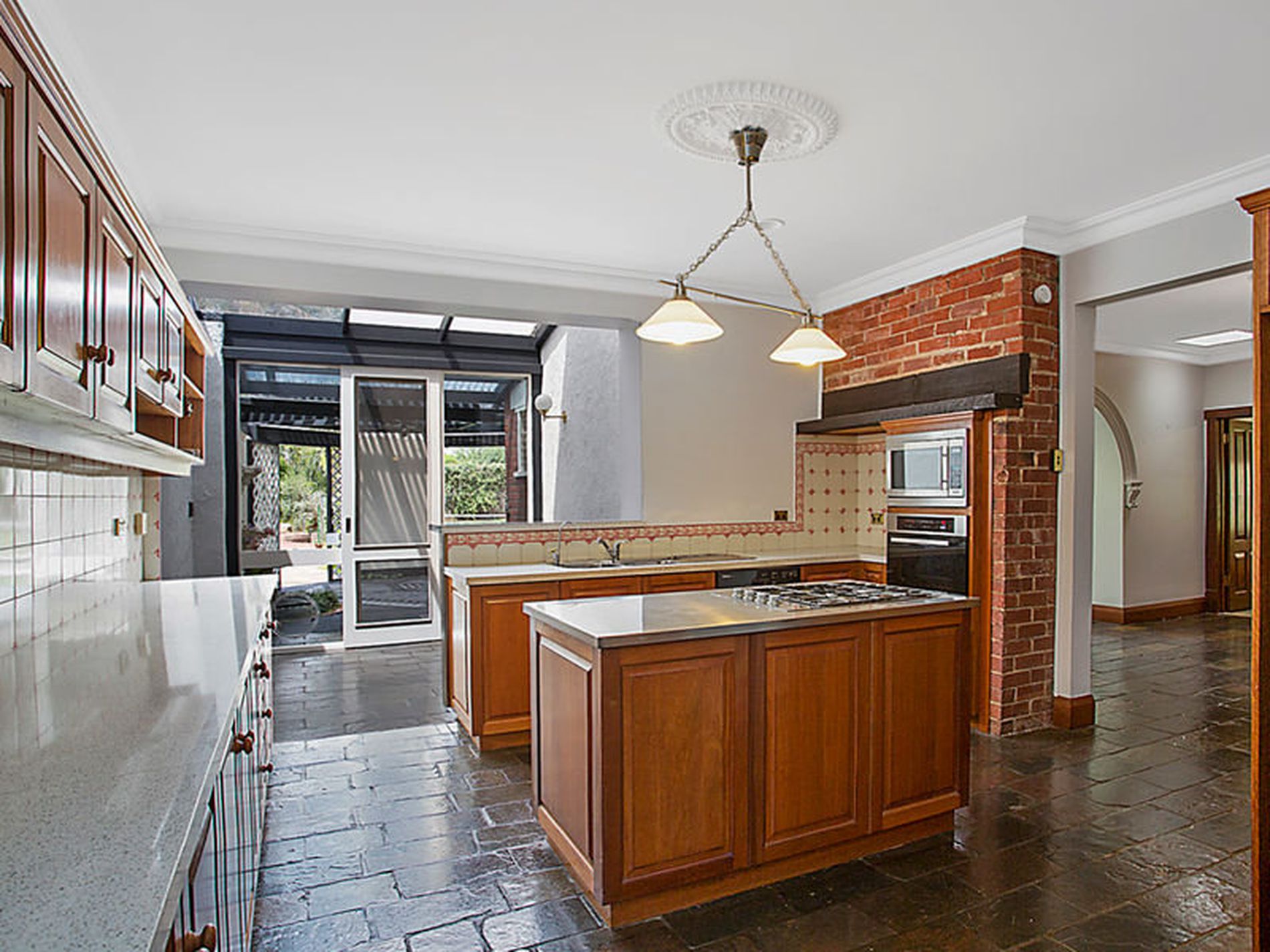 9 Cross Road, Kingswood
