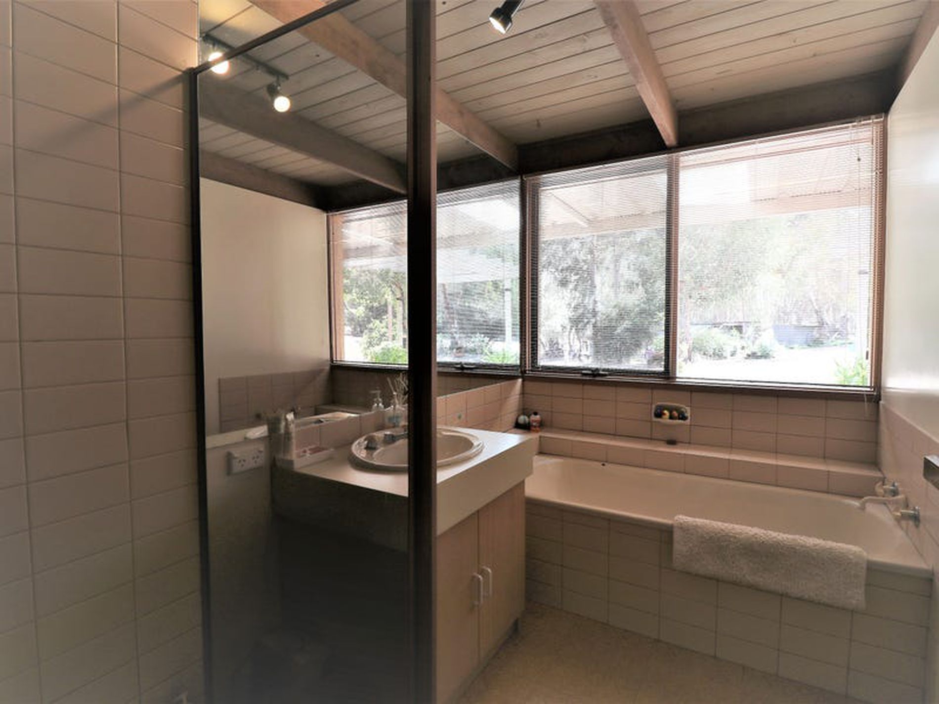 600 Telegraph Rd, Seymour