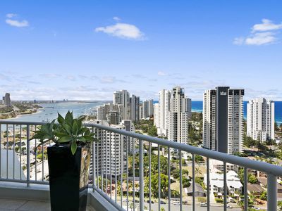 50 / 20 Cronin Avenue, Main Beach