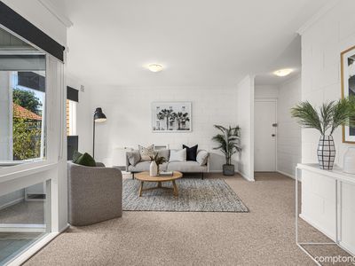 2 / 7 Flower Street, Essendon