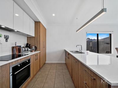 8 Woodland Court, Ormeau