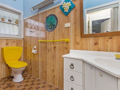 6 Stanley Avenue, Farmborough Heights