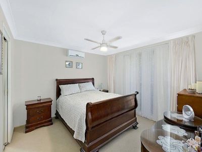 10 Flame Tree Cl, Hamlyn Terrace