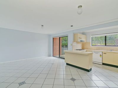 4 / 4 Amie Street, Springwood