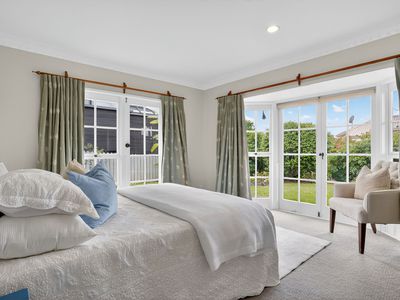 2/33 Gulf View Road, Murrays Bay