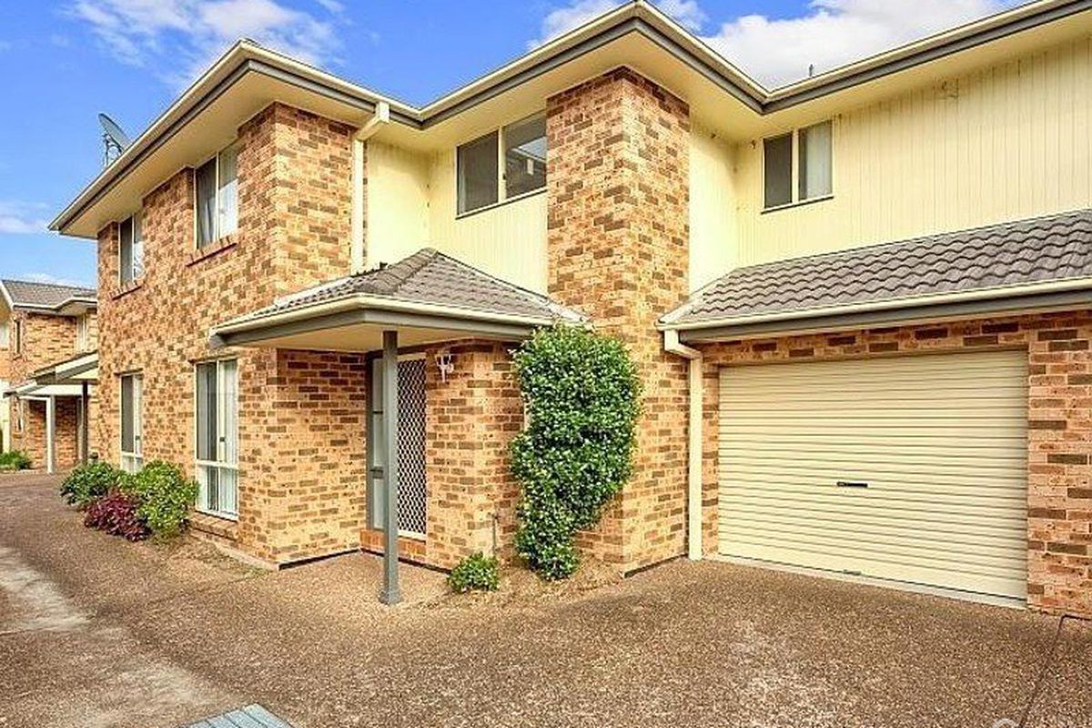 2 / 8 Russell Street, East Gosford