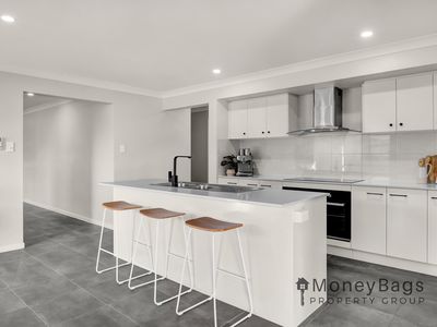 24 Amalfi Circuit, Jimboomba
