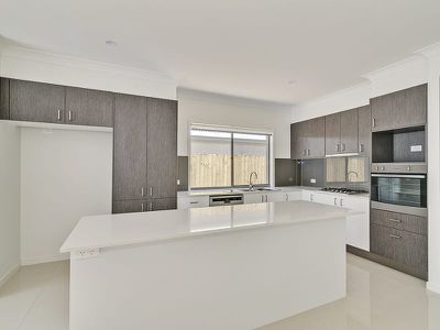 144 Cooper Crescent, Rochedale