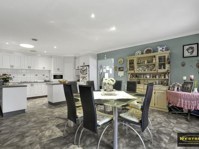 8 Church Avenue, Taylors Hill