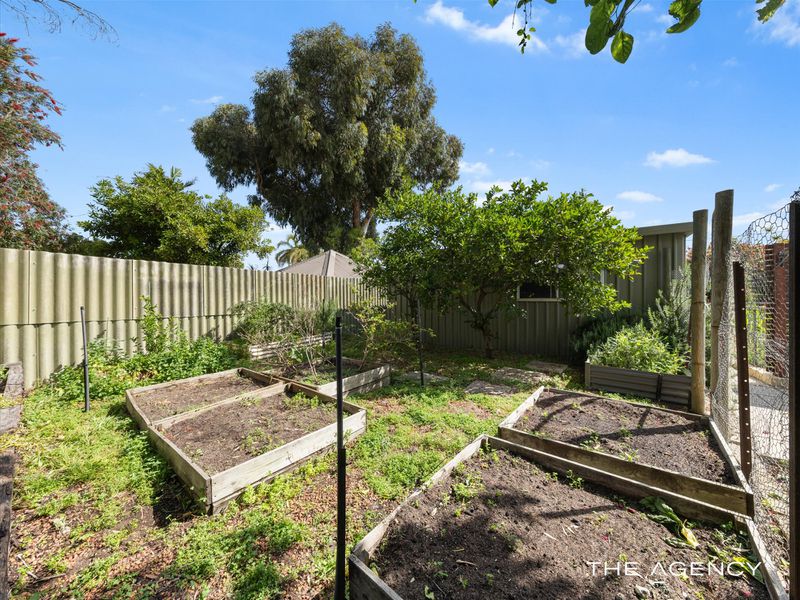 2 Little Rush Close, South Lake