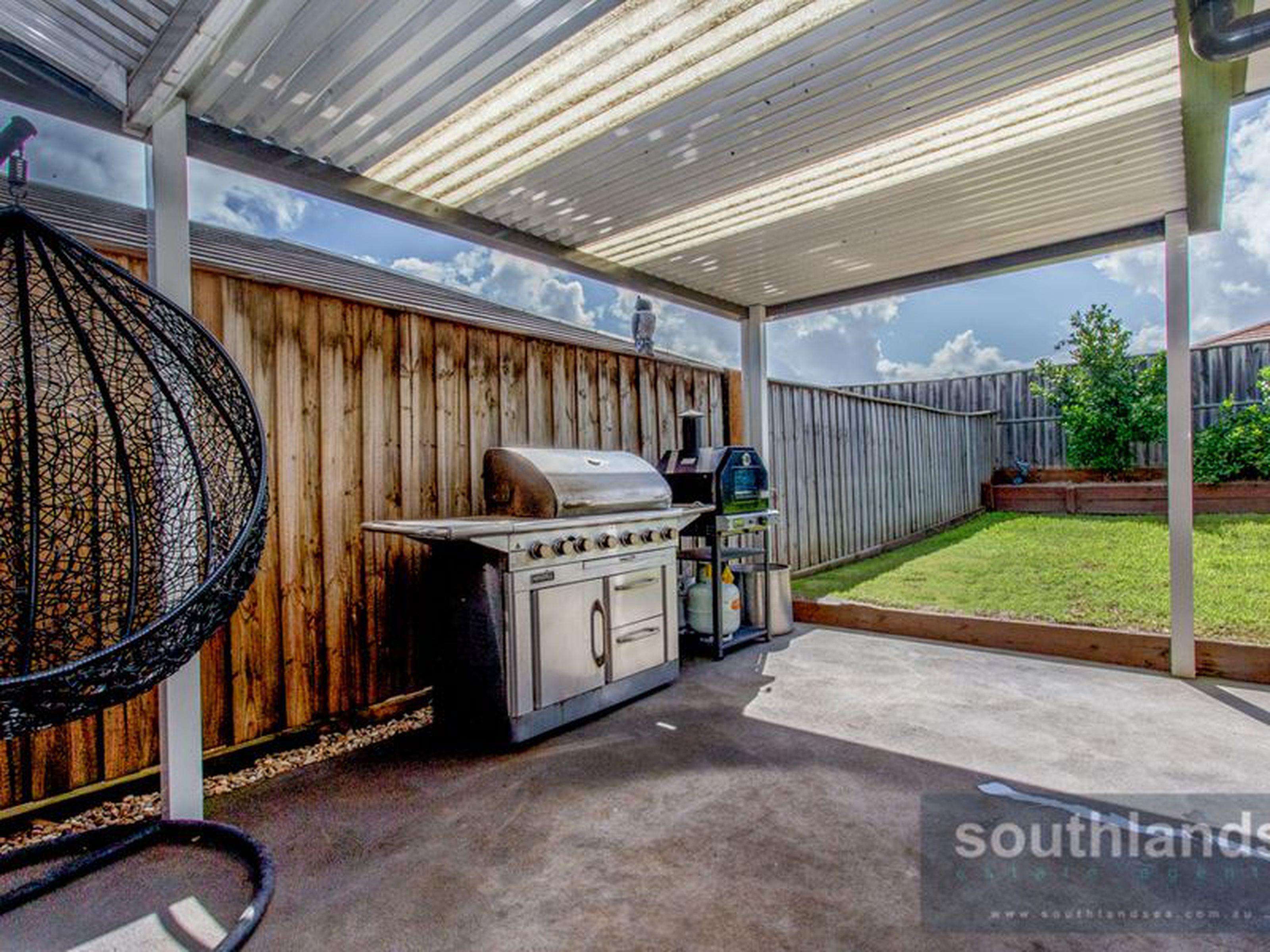 8 Coachwood Drive, CLAREMONT MEADOWS