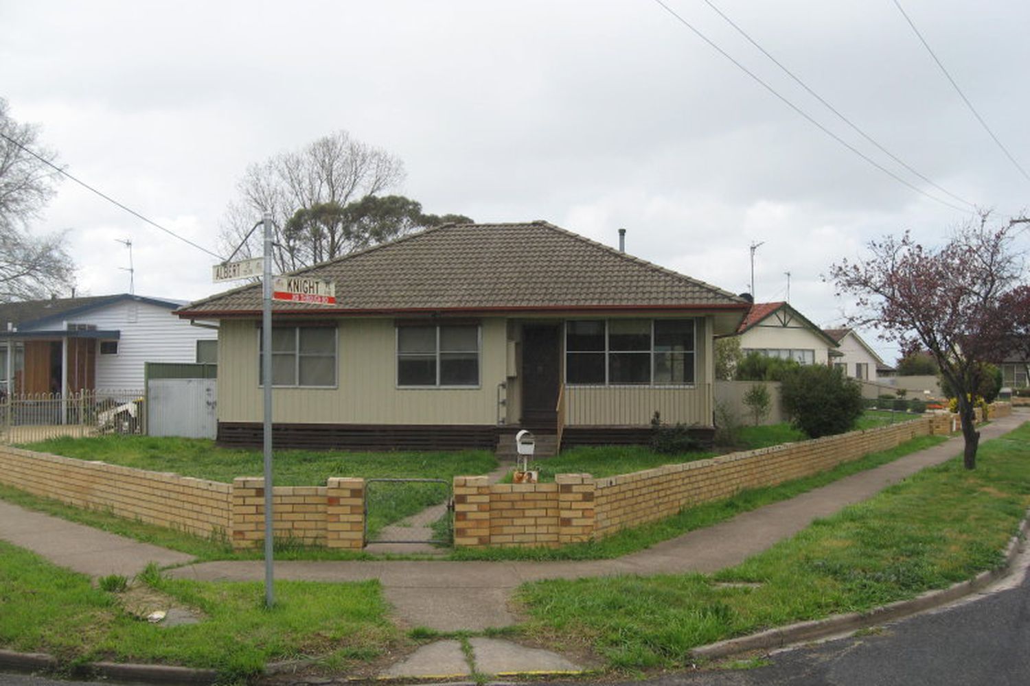 72 Albert Street, Horsham