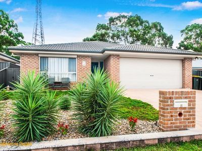 8 Spears Place, Horsley