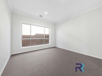 48 Conway Circuit, Aintree