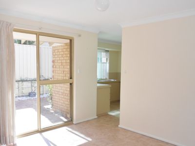 2/43 Weaponess Road, Scarborough