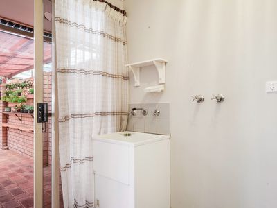 2B Eaglemont Drive, Swan View
