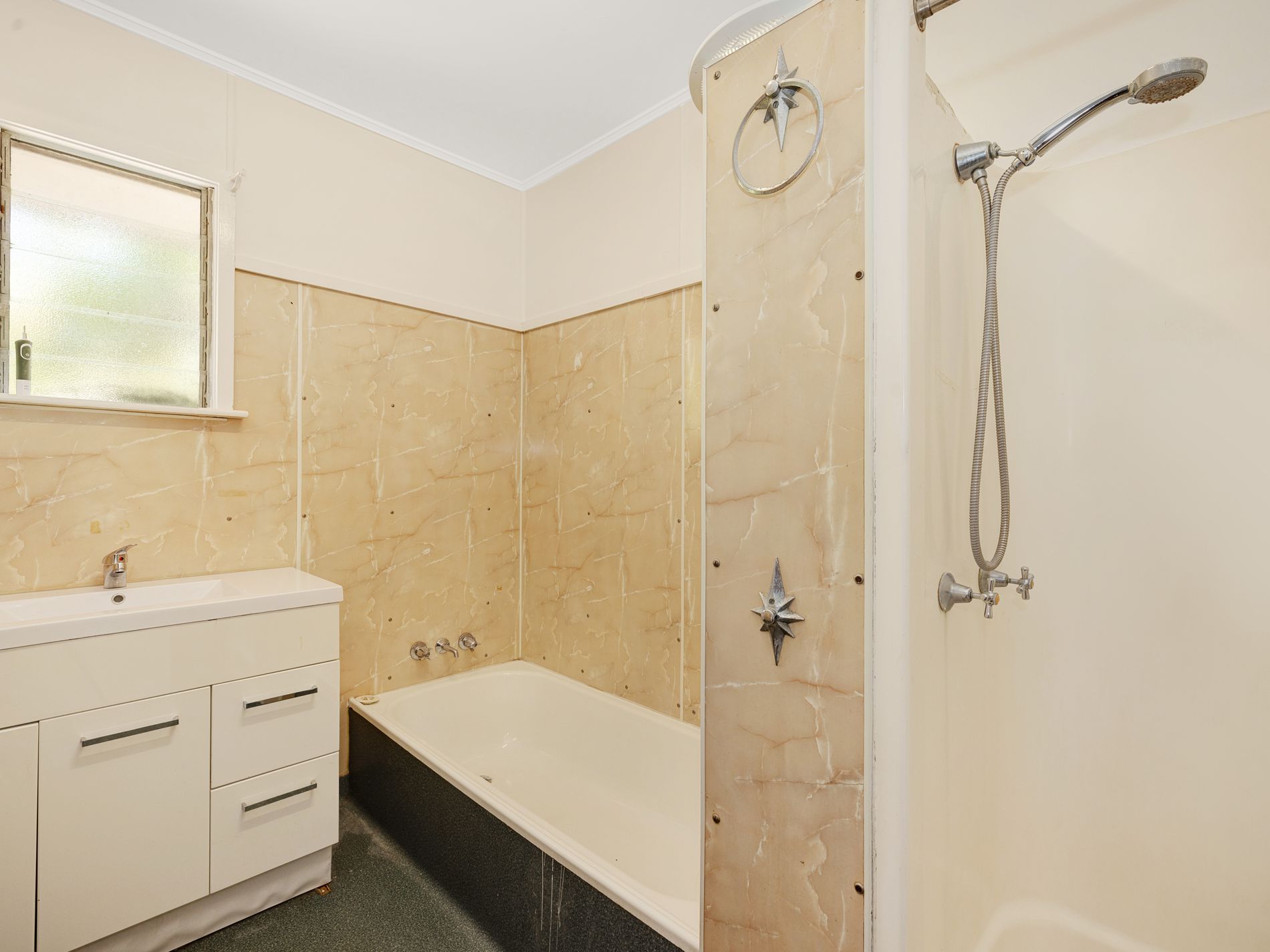 4 Aya Street, Heatley