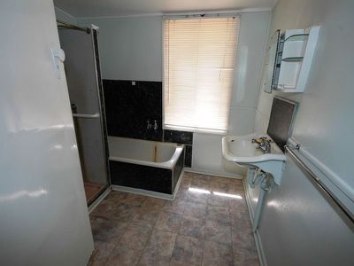 8 Wompoo road, Longreach