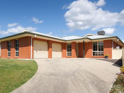 2 LODDON COURT, Wodonga