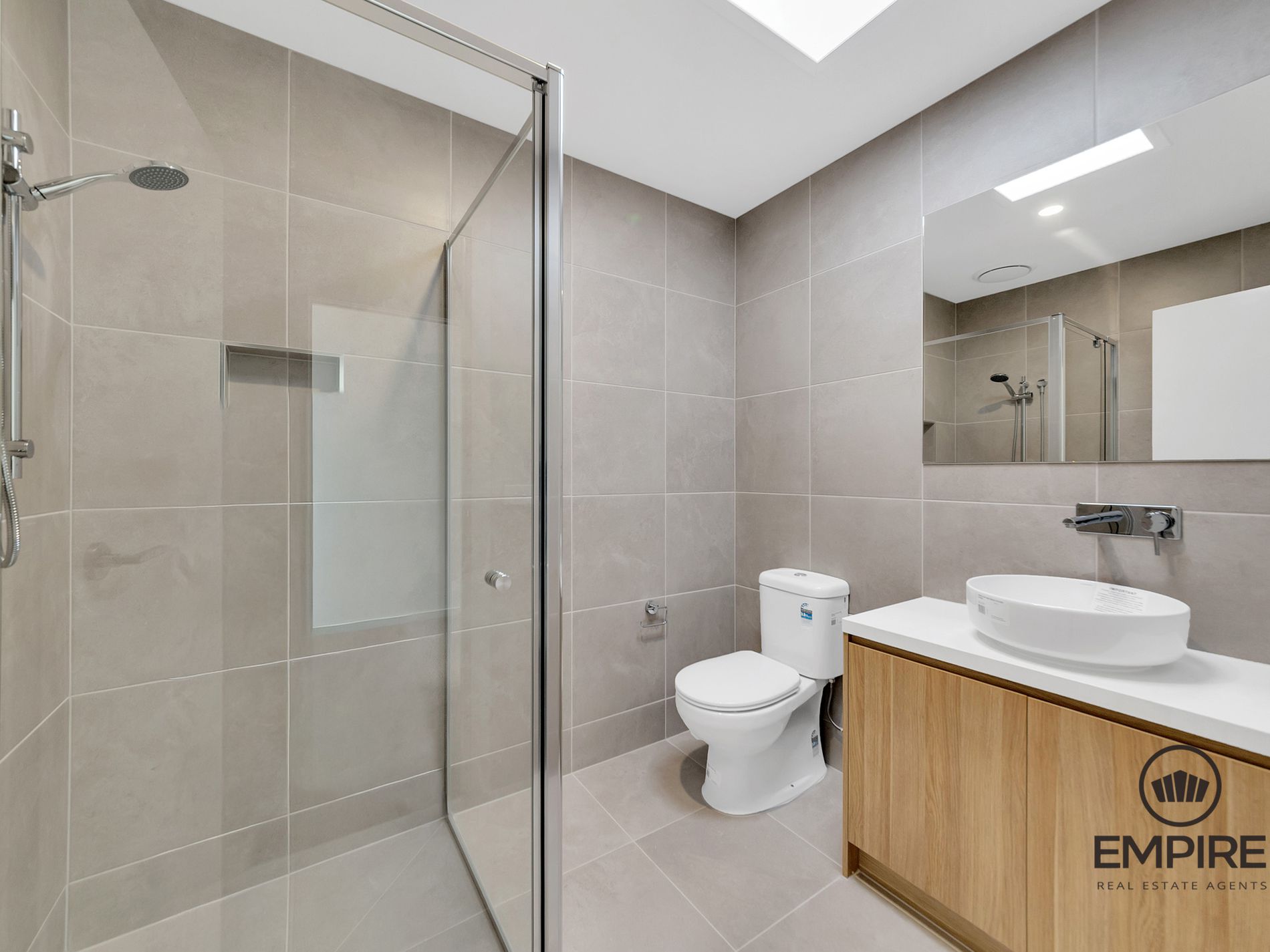 12 California Street, Clyde