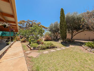 1947 Murray Valley Highway, Lake Charm