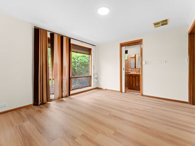 1077 Lower North East Road, Highbury