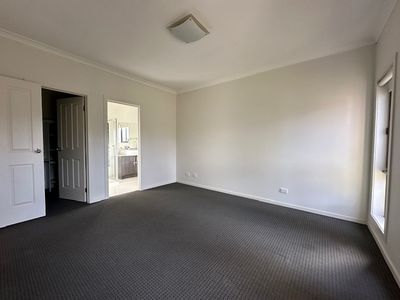 5 Hemingway Grove, Cranbourne West