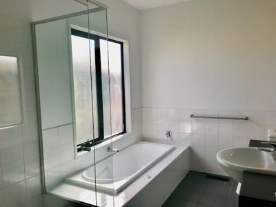 7B The Fairway, North Geelong