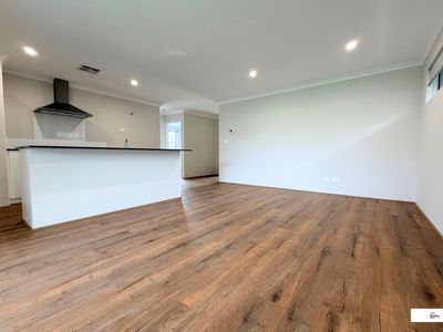 33 Camperdown Way, Lakelands