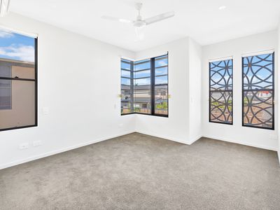 21 / 37 Sickle Avenue, Hope Island