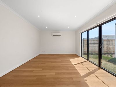 27 Jarlath Drive, Mambourin