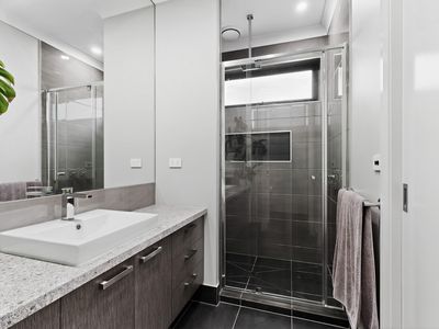 9 Kallista Circuit, Officer