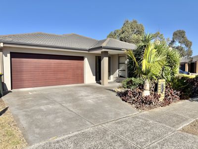 2 Salvinia Street, Manor Lakes