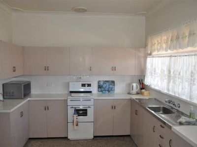 4A Queen St, Forbes