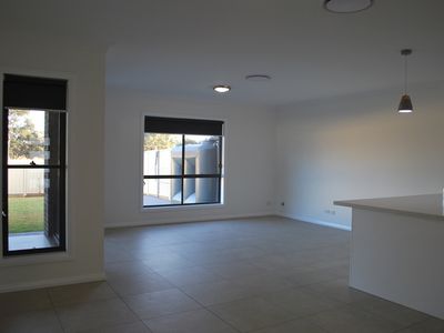 42B  Keswick Parkway, Dubbo