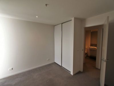 305 / 175 Kangaroo Road, Hughesdale