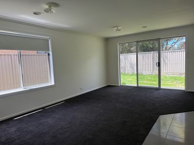 8 / 9 Burnett Street, Sebastopol