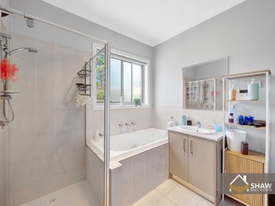 2 / 16 Bellinger Crescent, Wyndham Vale