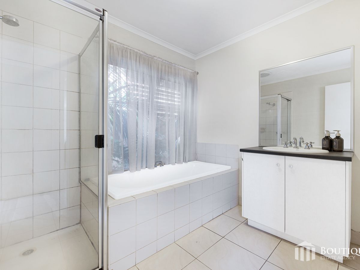 11 Cilento Crescent, Lynbrook