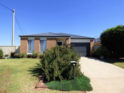 33 Little Road, Griffith