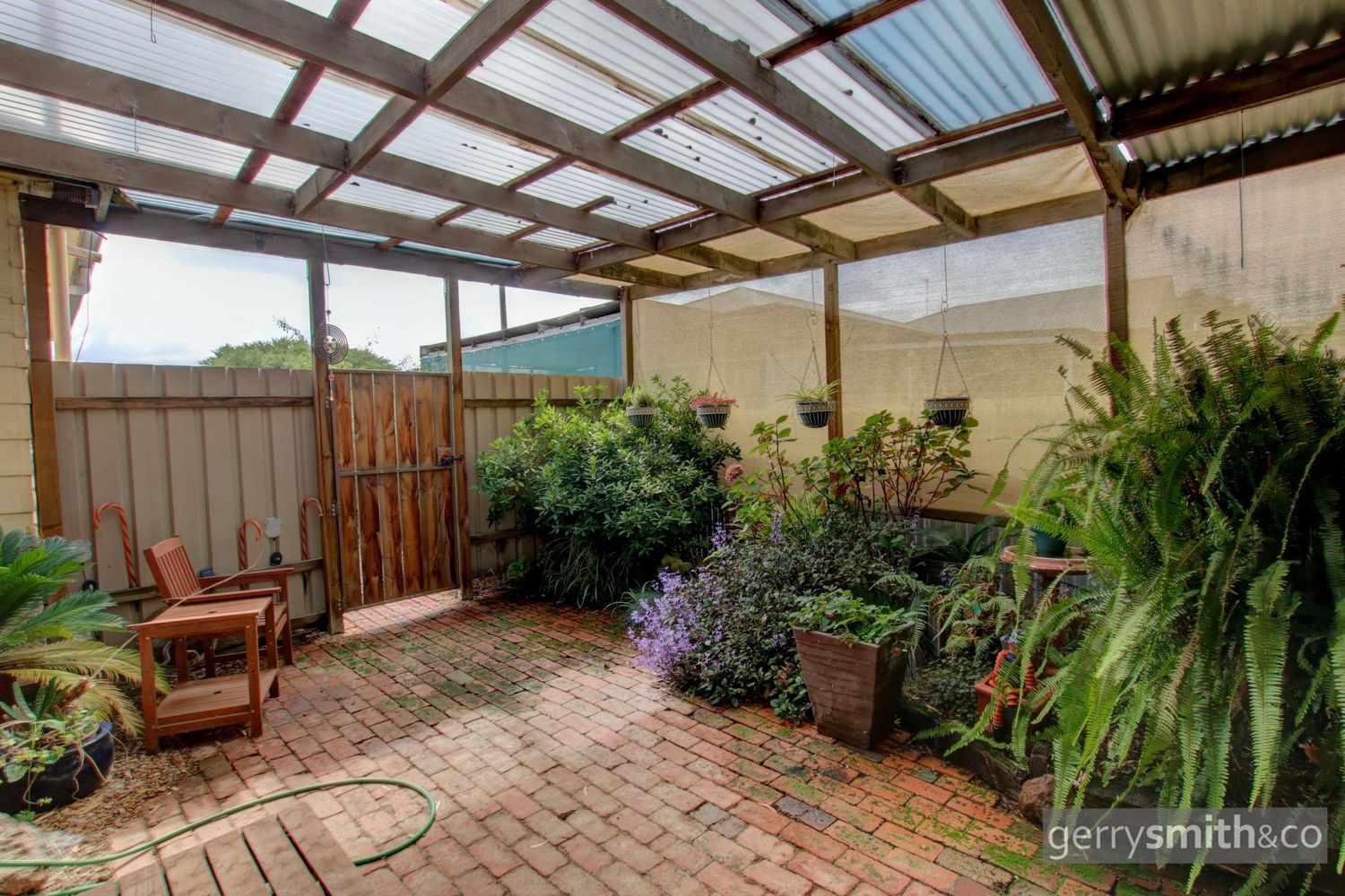 72 Williams Road, Horsham