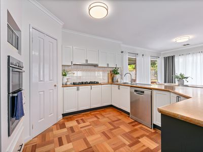 30 Whiteley Parade, Taylors Lakes