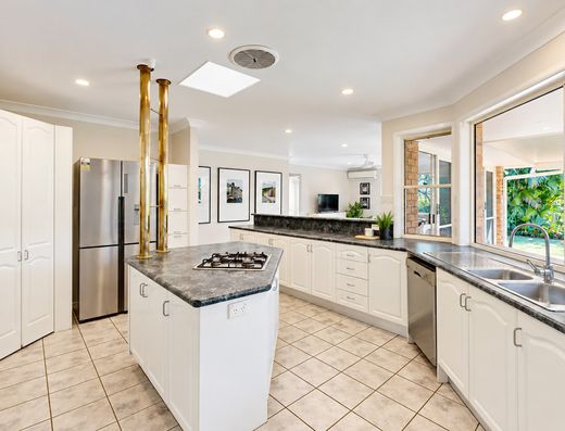 Spacious, Light-Filled Living in a Quiet Old Tewantin Cul-de-Sac image 5