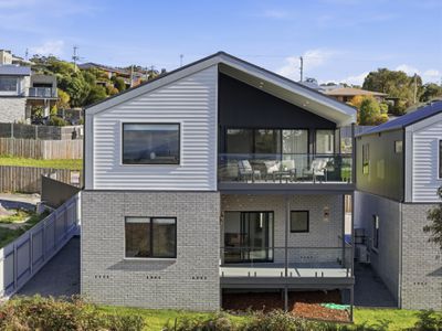 2 / 20B Frances Street, Bridport