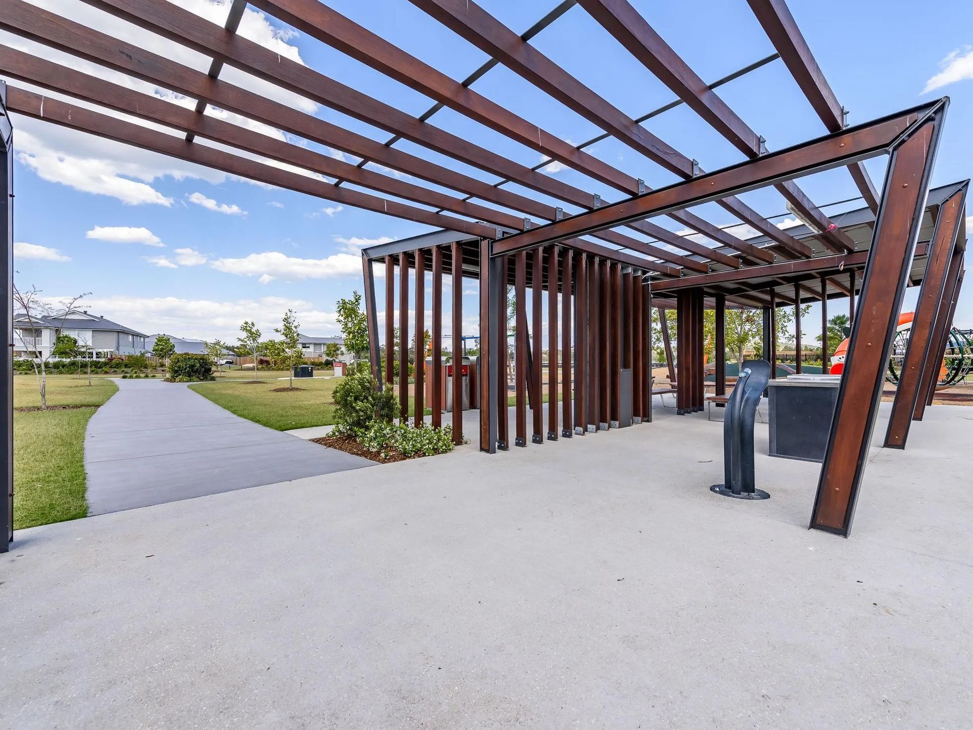 4 Laurel Drive, Helensvale